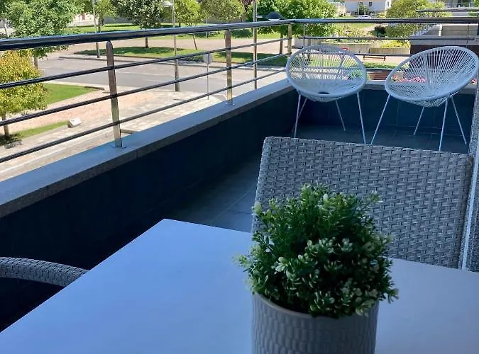 Acogedor Con Terraza En Διαμέρισμα